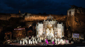 Tosca Premiere Bühne fern wearegiving web Tosca Premiere Bühne fern wearegiving web