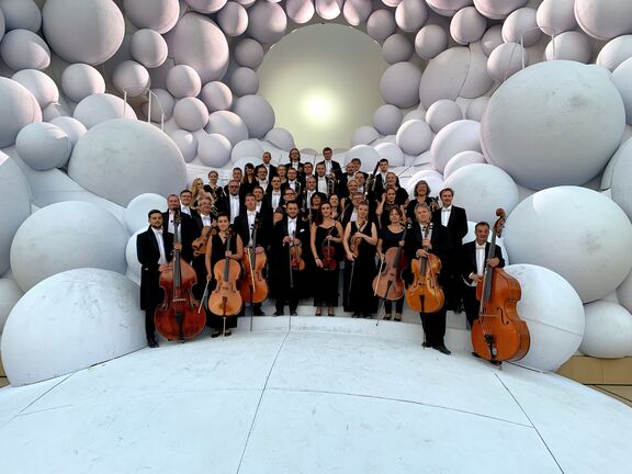 Piedra Fetivalorchester mit Instrumenten