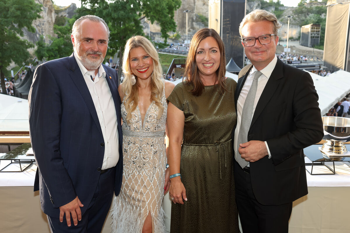 Hans Peter Doskozil Julia Doskozil Iris Drexler und Christopher Drexler c Katharina Schiffl Hans Peter Doskozil Julia Doskozil Iris Drexler und Christopher Drexler c Katharina Schiffl